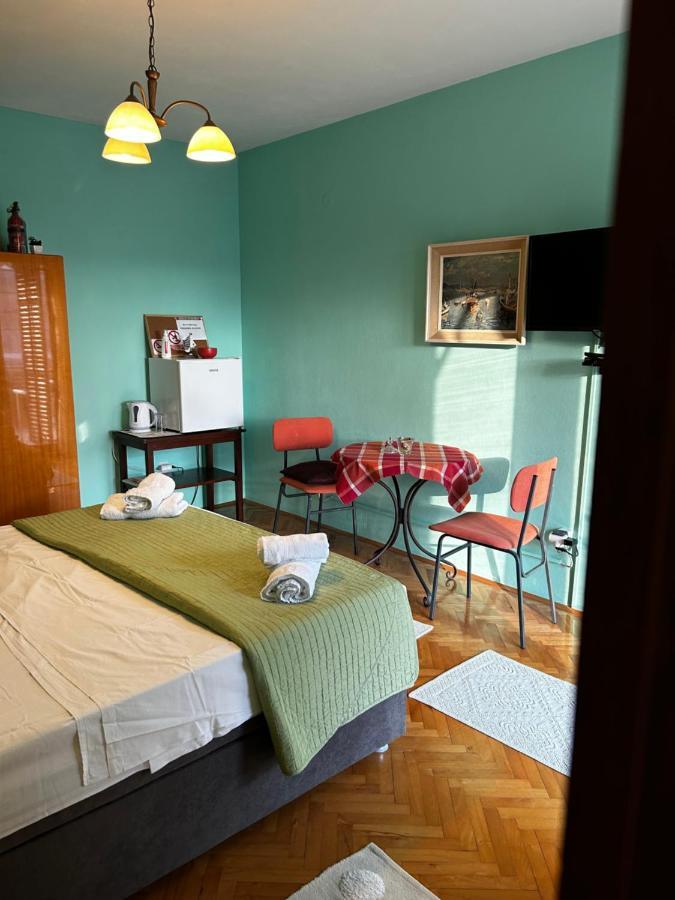 Soba Za Odmor Nika Hotel คาชเตลา ภายนอก รูปภาพ